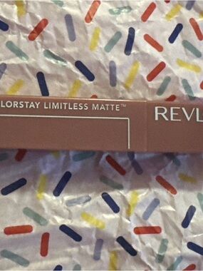 Revlon Limitless Matte Liquid Lipstick - Mauve Nude